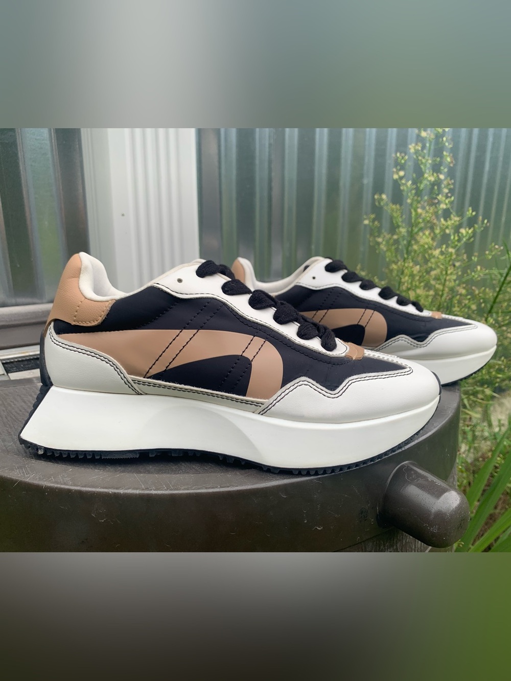 Women’s Steve Madden Julez Sneakers 
Size 7.5